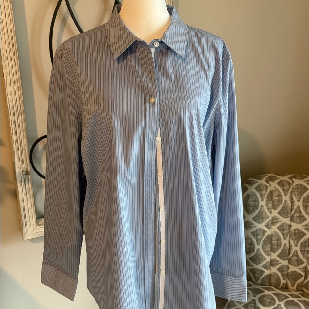 Banana Republic Men's Blue Pinstripe Shirt